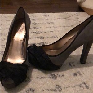 BCBG Grey suede pumps sz 8